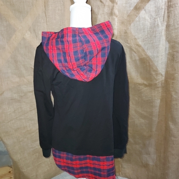 WOMANS PULL OVER HOODIE. XL BUT RUNS SMALL, MORE LIKE LARGE/MEDIUM - Picture 2 of 6